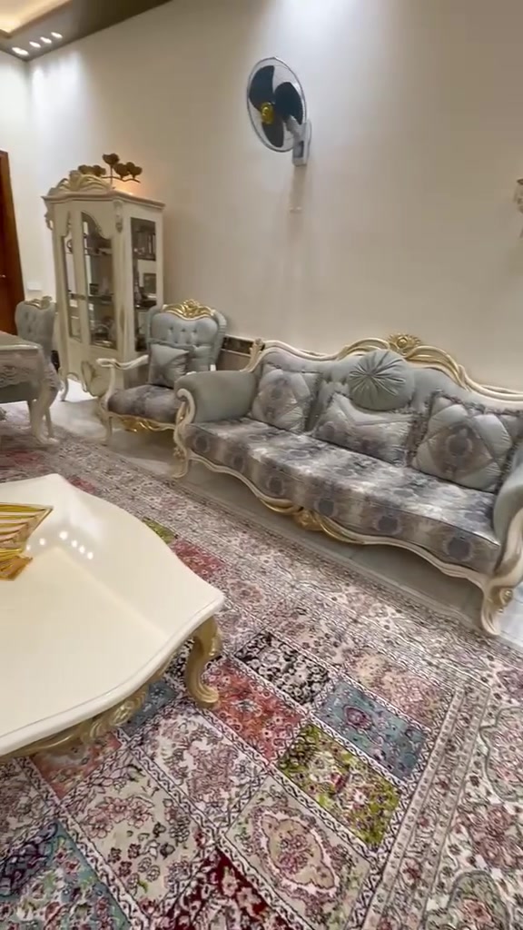 للبيع تخم كامل 10 مقاعد اخو الجديد جدا نضيف  مع الطبلات السعر 3 مليون ونصف وبي مجال
الاستفسار ***********
