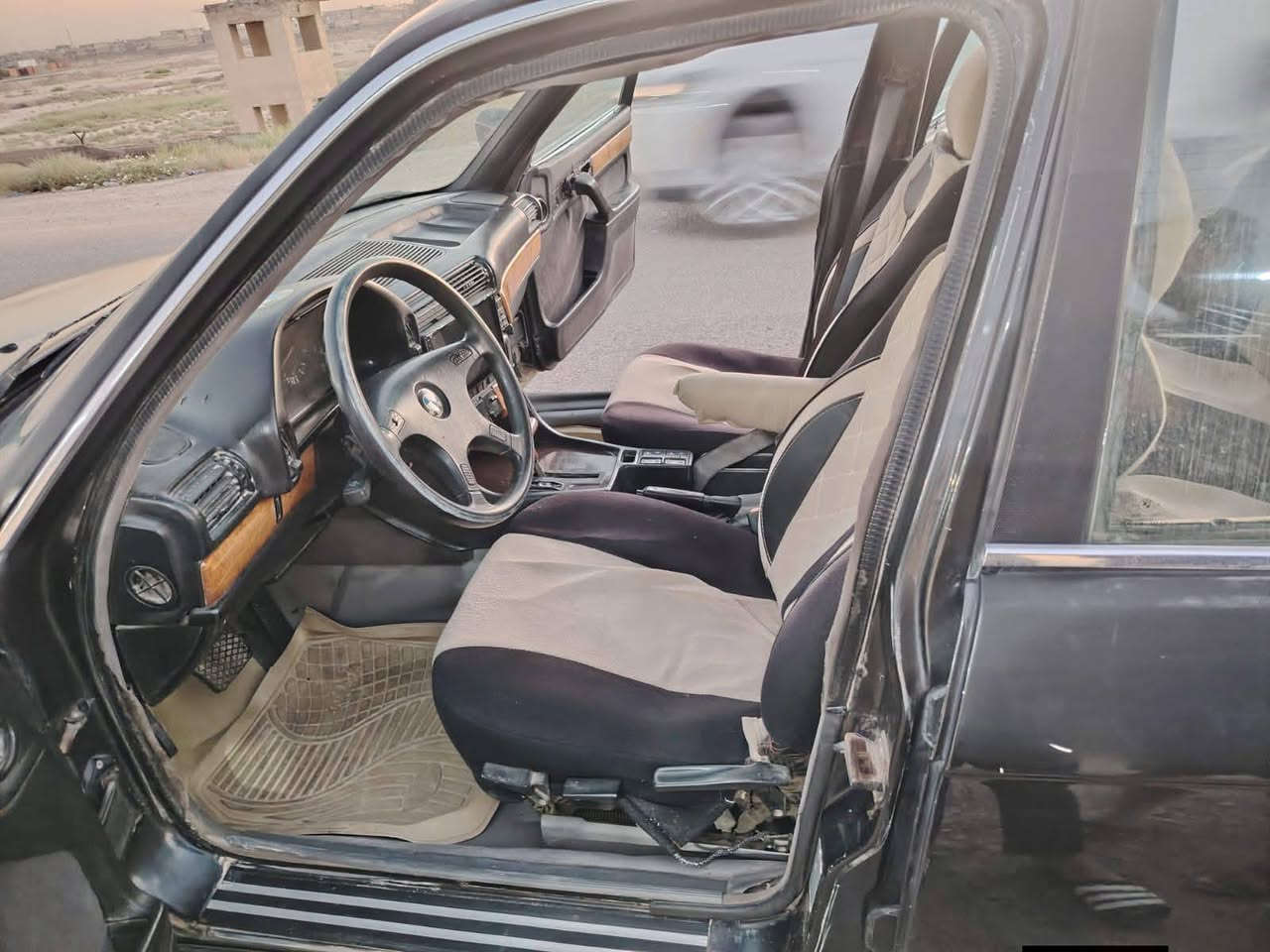 للبيع بيئم حجم 735مفتوح موديل90 هاتف *********** بغداد مشروع وطني سنوية لغاية 28سعر 35$كير اوتوماتيك محرك وكير مكفولات دواخل نضيفة كهربائيات كله شغالة ويل خلية تخم تايرات جدد سيارة  لاضربة ولاتبديل ولاخياس حدادية امامي خلفي جديد مكاني بغداد موجةد واتساب
