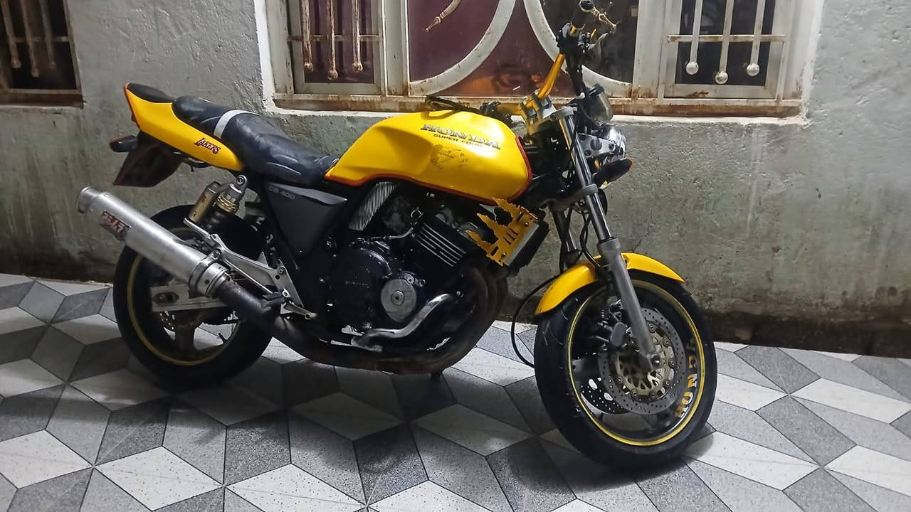 السلام عليكم 
سيبي فور صفره
400cc
مكفوله الدراجه
أوراق اصولي مدفوع كمرك جاهزه للترقيم بوجهك
السعر 16 ورقه بيها مجال قليل كلش
مكاني كربلاء حي العامل ***********
