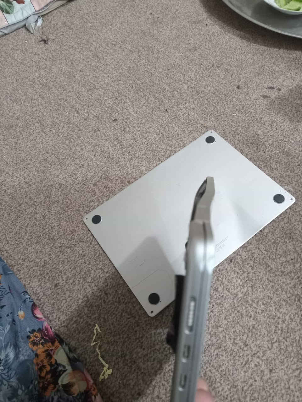 السلام عليكم 
عندي هاي اللابتوب عاطله 
تفيد المصلح والي يريدها يقيم سعرها


**إذا كنت صاحب هذا الإعلان وتريد حذفه لأي سبب، رجاءا أرسل رسالة إلى الدعم الفني**