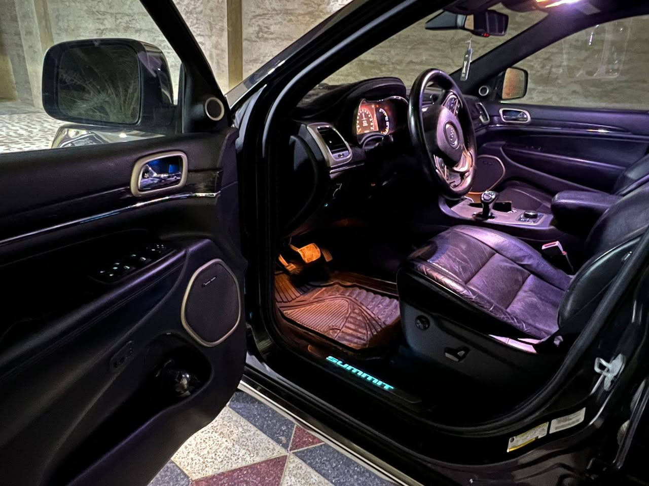 السلام عليكم جيب للبيع موديل  15  فول مواصفات معروفه مواصفات الجيب السومت    كل المواصفات بيها   السياره بيه 3قطع صبغ بدون دواخل مكان السياره  الرمادي  السعر    195 وبيها مجال كلش قليل  ***********
