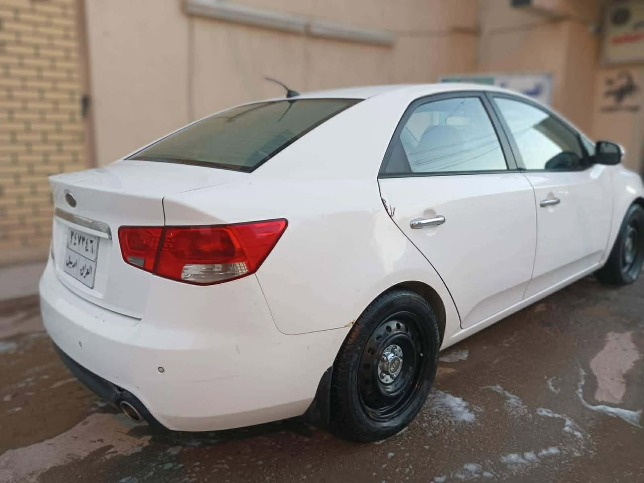 سلام عليكم شباب سيراتو موديل ١٣ كفاله بيه شبر فقط صبغ بل باب  جاهزه للأخير  تخم تاير سياره خليجيه بيه وكاله تريد تحويل مباشر   سعره ١١٤ بيه مجال. الاستفسار  *********** سونار موجود.
