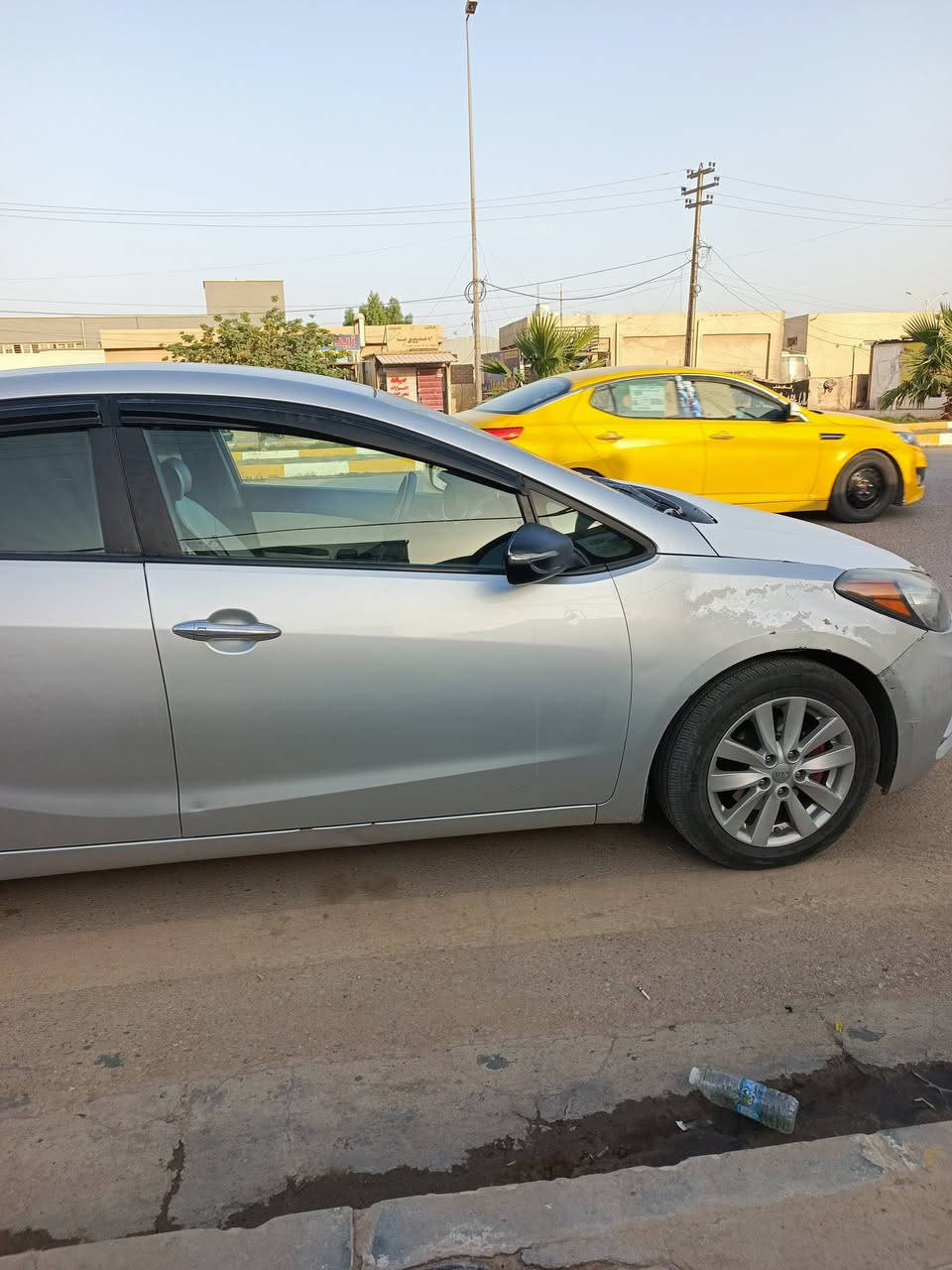 سياره فورتي 16لبيع سياره حادثه بس بنيد مبدل وجاملغ 
نفسه معمر سياره نضيفه وحلوه لسفسار ***********
مكان سياره ناصريه 
السعر 103
