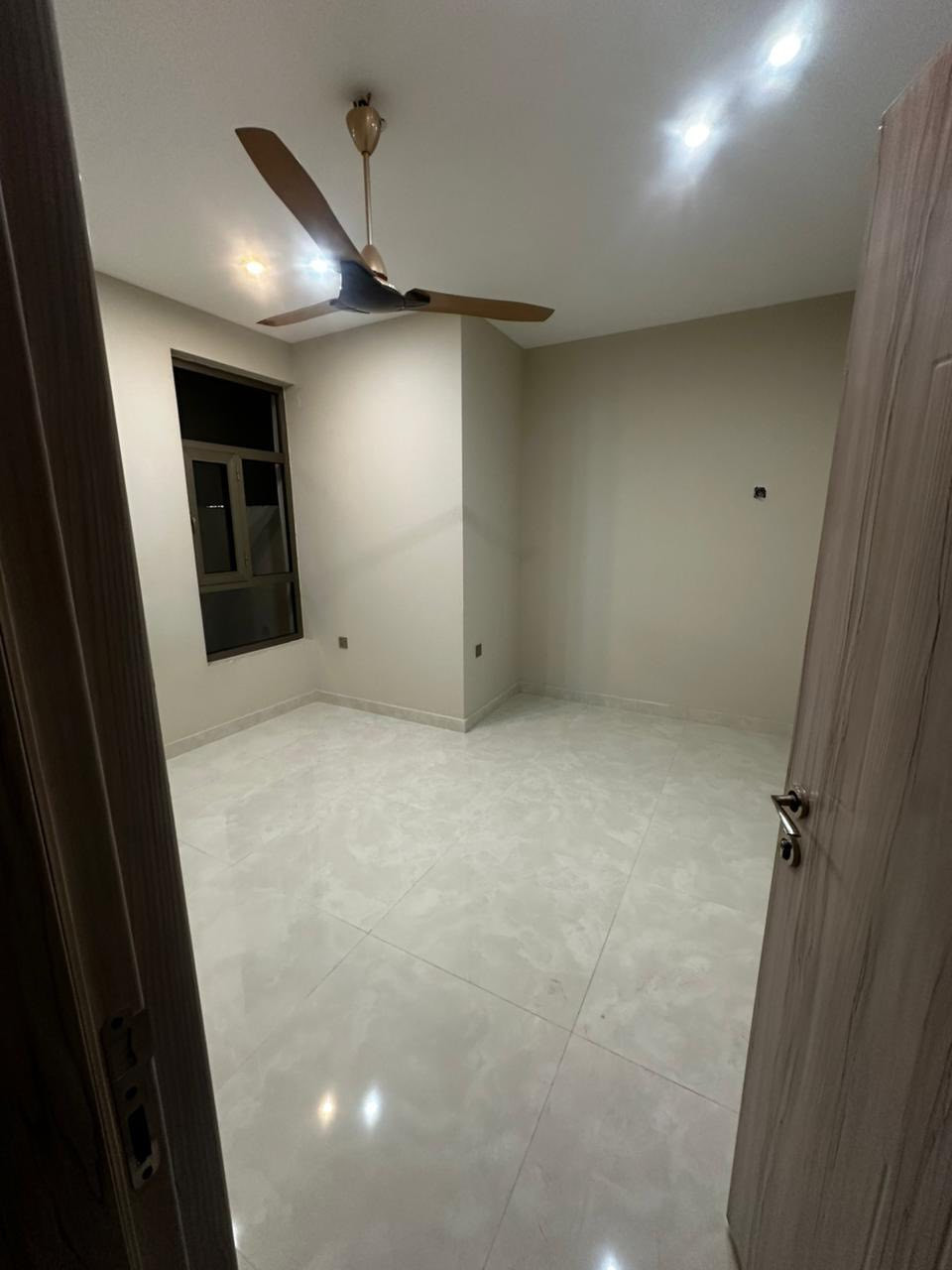 #للايجار____في____السيدية
وحدات سكنية زيرو درجة اولى قرب جسر الجادرية

الطابق الاول فوق الارضي : غرفتين نوم صالة ومطبخ وخدمات ب850

الطابق الثاني:غرفتين نوم صالة ومطبخ وخدمات ب800

للاستفسار:***********

او زيارة مكتب الفهد الهندسي للمقاولات العامة/شارع
