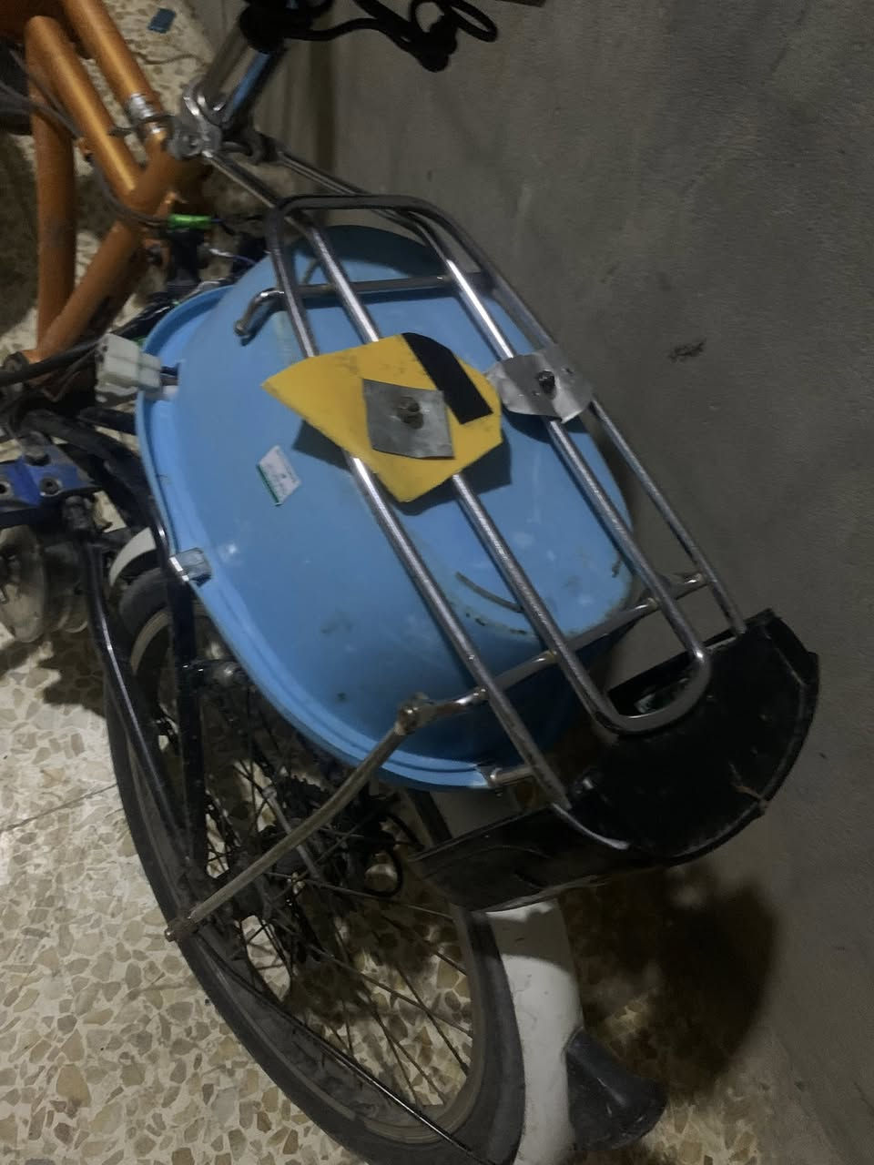 السلام عليكم بايسكل تطبيك محور شحن مكون من بطاريتان ليثيوم المجموع 36v 12a يمشيك من 25الى 35كيلو (يطول يومين وياي الشحن )السرعة 35 عملي يفيدك داخل المنطقة جيد في الصعود ويتحمل أوزان  سعر 150وبي مجال مكان بيجي


**إذا كنت صاحب هذا الإعلان وتريد حذفه لأي سبب، رجاءا أرسل رسالة إلى الدعم الفني**