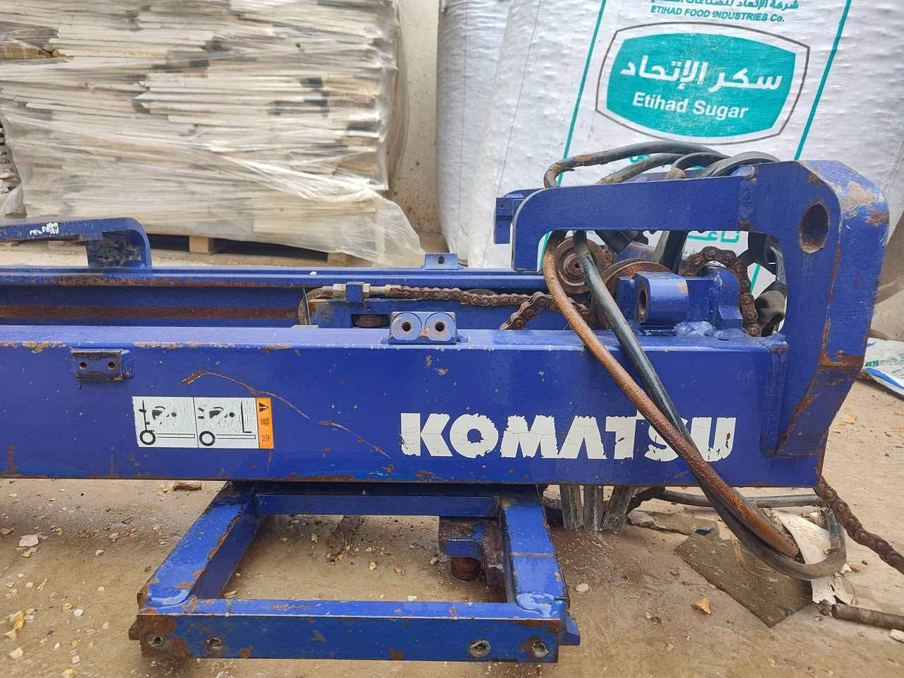 السلام عليكم جب ناصي كوماتسو 2 5طن 3حركات وياه سلايت كامل اني فاصخه هوه وصوندات جب بعد بلادي نضيف بي نقص جك واحد مال رفع سعره700الف رقم ***********
