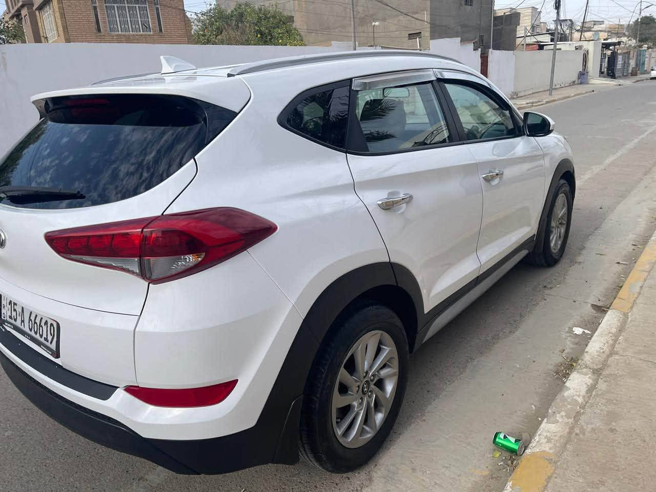 *للبيع هيونداي توسان Hyundai Tucson 2018* 🚙
*وارد أمريكي*

- *الممشى*: 108,000 ميل
- *المحرك*: بنزين 4 سلندر، 165 حصان
- *القير*: أوتوماتيك 6 سرعات + وضع ECO اقتصادي
- *الدفع*: أمامي FWD

- شاشة لمس 7 إنش + بلوتوث + USB + AUX
- كشافات عدسة زينون + ليد نهاري DRL + كشافات ضباب LED
- كاميرا رجوع + حساسات بارك خلفية
- 6 إيمتعددة الوظائف + تحكم ستيرن كامل
- جنوط ألمنيوم 18 إنش + جناح سقف + مرايا تطوي كهرباء

*الضرر*: نصف البنيد وجاملغ ،  *بدون دواخل - بدون ايرباك ✅
 
رقم انبار جديد انكليزي_ بأسمي سنويه 
*السعر*: 140$ وبيها مجال
*للتواصل*: *********** /اتصال

#توسان2018 #وارد_امريكي #للبيع
