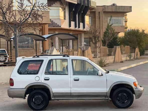 بِسْمِ اللهِ الرَّحْمَنِ الرَّحِيْم

کیا سپۆرتاج 2001.  مەکینە ١٦ بەخ و تەبردی سارد و گەرم ❄️🔥. دەبڵ ئەکسل تەنها قورسەکەی ئیش دەکا 

حلووج ماڵی مەدەنی بەشەرت
دەحامی بۆ دەحامی بە شەرت وبەزەمان 
سەیارەیەکی تا بڵێی نەرم و نۆڵ و خۆشە 

هەتا بڵێی توندو تۆڵە 
گێڕ مەکینە ئەکسل تەقە و ڕەقە بەشەرت 
موس بڕاوە لێدراو وەرگەڕاو بەشەرت 

نوکە دەرزی دەحمی نیە 

کامل گێچەکانی ئیش دەکا 
٤ جام کارەبای 
بەردەرکاو داژبوولی لۆک لۆکە 

٤ تایەی جەبەلی

لایت بەرزی و نزمی فڵچە و چواری و کارەبای کامل بەشەرت

تەنجیل و موکەبەڕەی دەرەجە یەکی لەسەرە 
هەتا کوشنەکانیشی بیلادین 

قفڵ مەرکەزی و تەرتیبات 

گەرمیەکی لەسەرە لە دەرەجە ٢ لەبەری ئیدارە ناکەی دەیکاتە حەمام 

سەیارەکە ماڵی دۆستە. تا بڵێی مەزبووت و جوانە 

لەخزمەتان دام سحرێکی وام داناوە خوار هەموو بازاڕ. و دەستی دوو 
 شوێنمان ڕانیەیە لە خزمەتت هەموو لایەک داین 

قفڵ قفڵی ١٨$ گەڵایە ماڵی زستان و شاخ و کێو 
ژ.م ***********
*********** رانية
