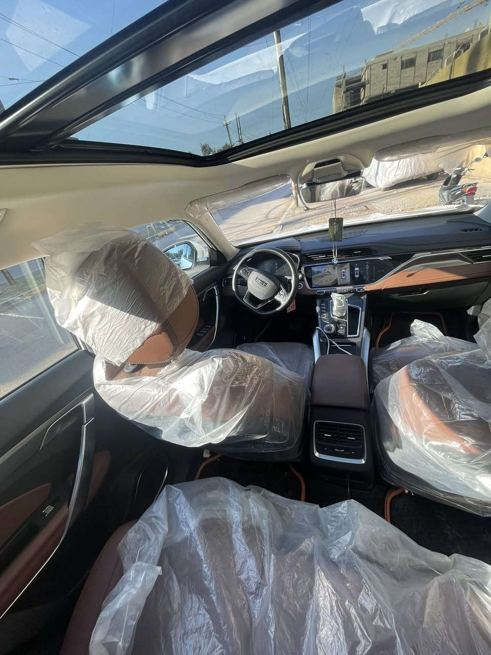 سلام عليكم عدي سياره جيلي ازكاره موديل 2023. كير ومحرك مالها فولفو السياره امل الظمان مال شركه. دهن وفلتر ع شركه سياره. كارتون كلها جديد ماشيه 10 تالاف تحويل ثاني يوم سياره. كلشي بيها كامرات 360 درجه داير ميدور سياره حساسات اعلى فئه هاي سياره محركه 1500تيربو  بانوراما كلها جام تبريد قطعتين دبل اكزوز صالنصه ثلاجه بيها هواي مواصفات بسياره ردارات جام كهرباء كليته ماكو شي مابيها السياره الله شاهد سعرها 170وبيها مجال السياره امل الظمان دهن وفلتر ع شركه ماشيه 10تالف زيرو سياره *********** وهاذ رقمي بيها مجال. انشالله انتبها وركز امل الظمان ومكفوله
