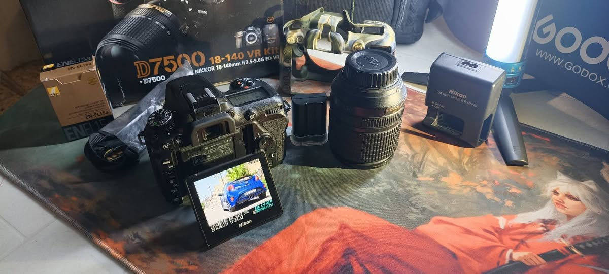 نيكون d7500
مع العدسة الكت الاصلية 18-140 فتحة عدسة 3.5
كامل ملحقات مع كارتونة +حزام كتف+ جلاتين حماية كاميرة
بطارية وشاحنة 
كاميرة نظيفة كلش وما مستعملها هواي 
شتر 26k 📸
شاشة لمس مائلة فوق وتحت فقط
21 ميكا بكسل 
فيديو 4k فريم30
مكاني شهداء البياع (***********)
