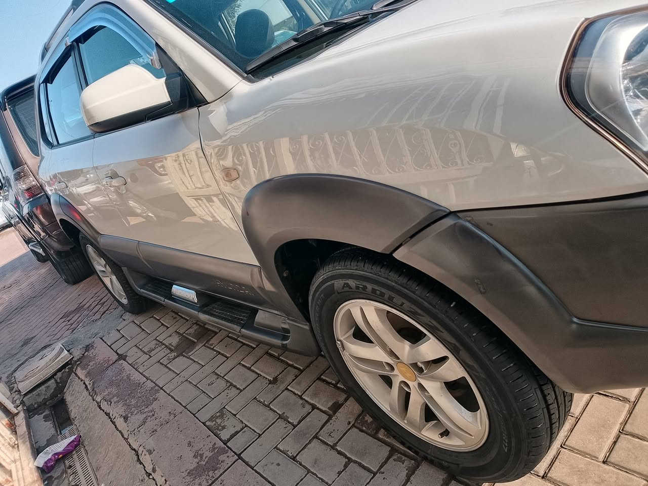 .السلام عليكم 
توسان موديل 9 خليجي 
بلادي 
بي 3قطع صبغ فقط باقي كفاله عامه  سونار موجود بل منشور سياره جاهزه من كل نواحي بل عافيه ياخذها 
كير محرك تبريد مكينه كفاله عامه بلادي 
تخم تاير شواصي مكفولات بلادي 
محرك 2000دوش
4سنكدر 
رقم بغداد نكليزي سنويا جديد هزه جديد 
سعار سياره 98$بي مجال شي بسيط 
العنوان بغداد بلديات نتصل وتدلل 
***********
