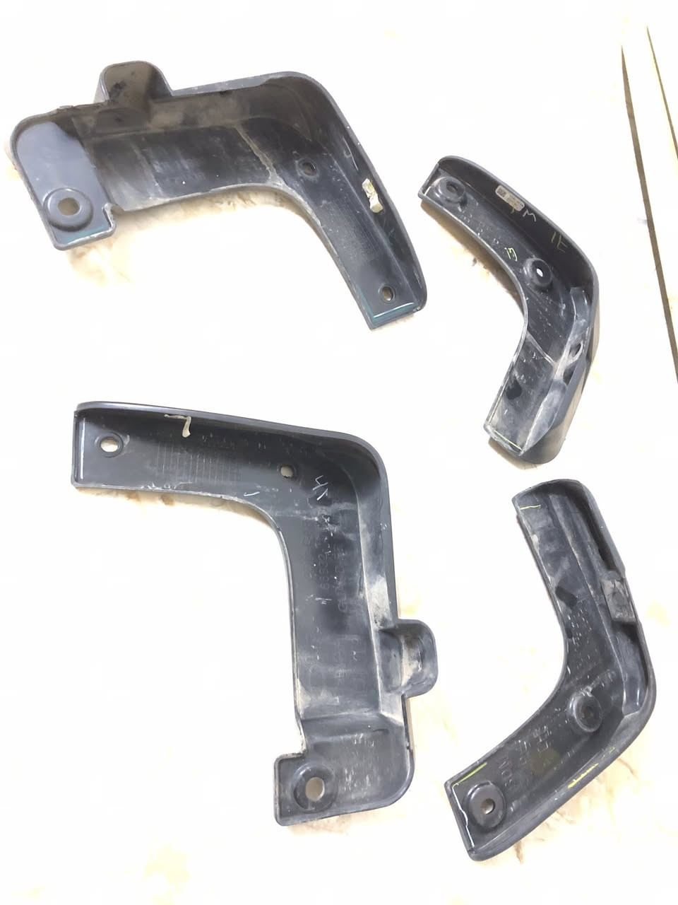 السلام عليكم  
🛑  شباب عندي تخم واقيات اصليات  
مال فورتي شرگه 
 مديل 24 / 23 بلاديات 

مكاني بغداد 
للاستفسار هـ ***********
