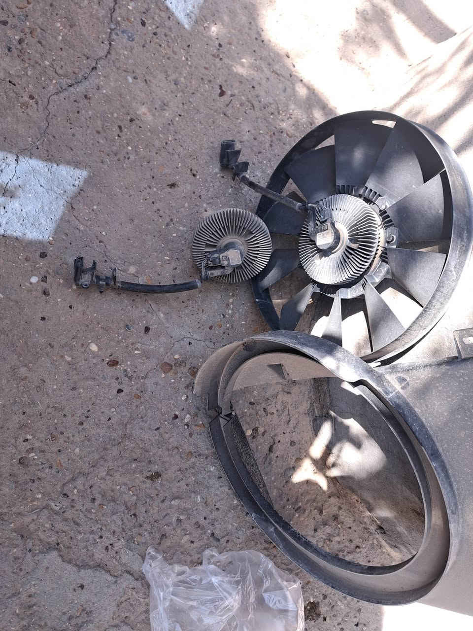 السلام عليكم غراض بلايزر للبيع شغالات مال كصه وجدد
كلج مع المروحه مع الحاضن مع كلج ثاني كولهن ب 250الف 
عبوات اصليه مال كصه شغلات وحده بيهن نقص طوافه فقط سعرهن ب 150
باور مال كصه جديد اخذته ب 90 يشهد الله ابيعه ب 60الف
عنبار رائيسي جديد سعره 30الف

الي ياخذهن كولهن احسبهن اله غير حساب مكاني بابل
***********
