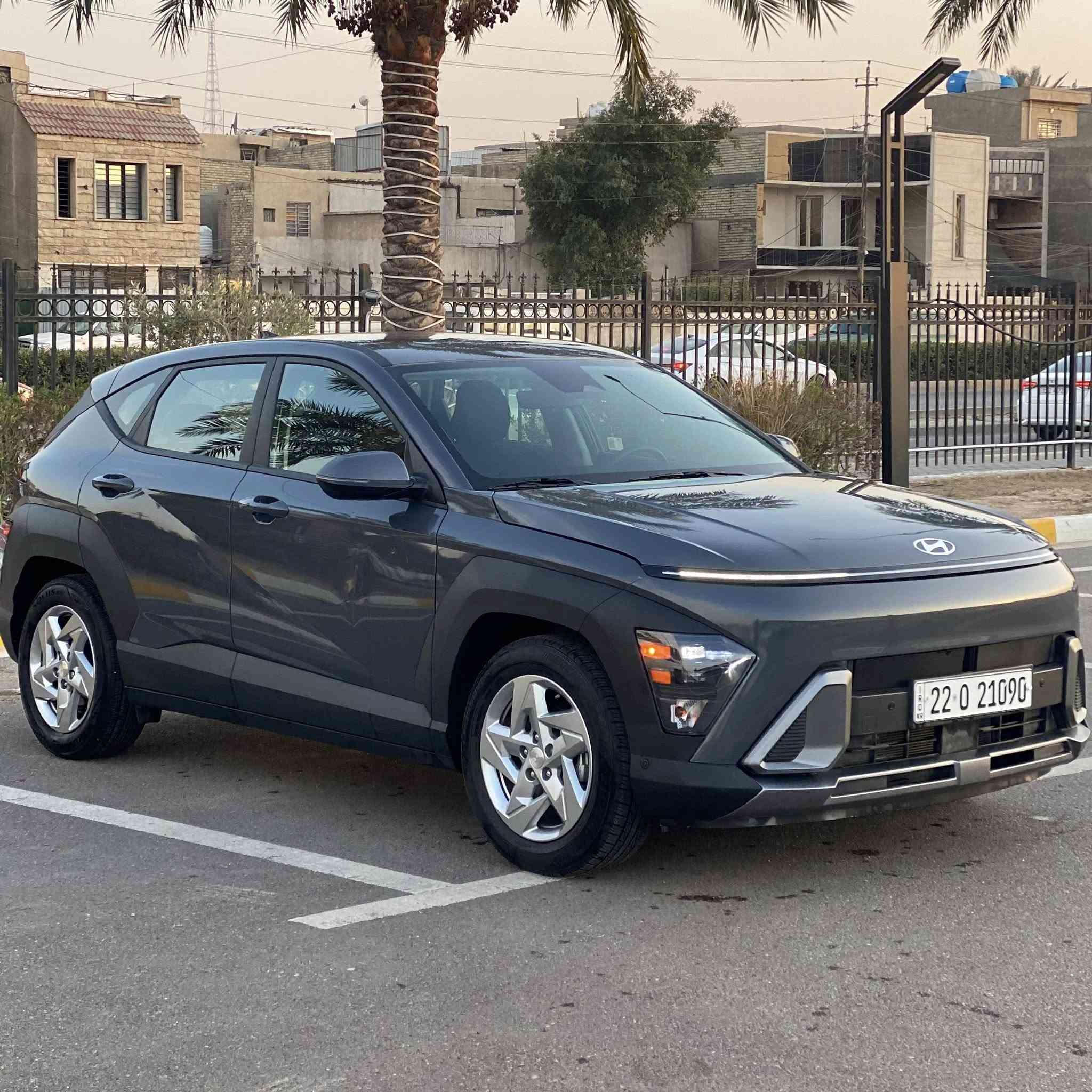 السلام عليكم : للبيع فقط
كونا : موديل ( 2024 ) 
ماشيه : 7 الف 
لون : رصاصي ( نفطي ) 
ا———————————————
حادث : طعجة بحافة البنيد 
بدنه / براكيت / راديتر / تبريد : على وضع الشركة 
رقم : اربيل / تحويل ، وكالة : موجود 
ا———————————————
مواصفات : 
بصمة / تشغيل عن بعد / شاشة كبيرة / 
عداد ديجتال متصل / رادار امامي / وجانبي / 
ويل كب / توقف ذاتي / اطفاء عند الاشارة / 
وبعد بيها مواصفات ……… 
ا———————————————
السعر : 177 وبيها مجال بسيط 
موبايل : *********** 
مكاني : بغداد
