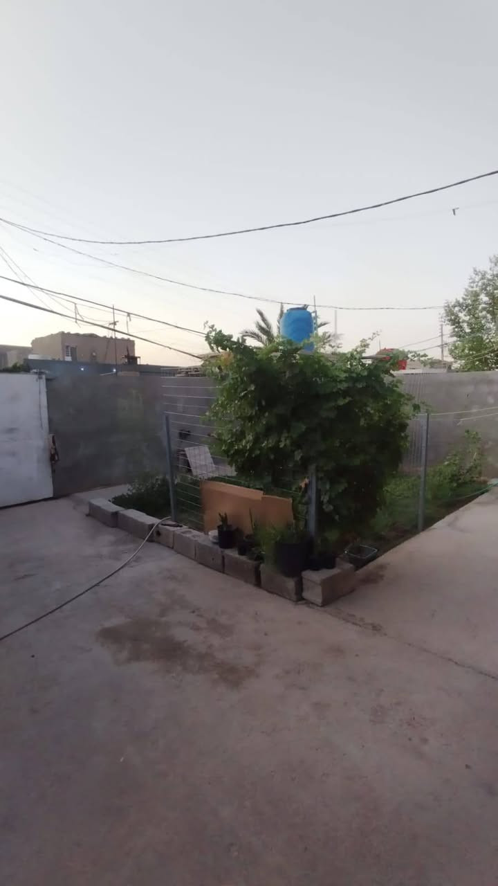 مكلف بالنشر 
بيت للبيع بناء جديد مساحة 250 متر واجهه 10متر ونزال 25متر في حي جابر الانصاري بيت جديد ونظيف متكون من كراج وحديقة + مطبخ + صالة كبيرة + غرفتين نوم + وخدمات داخلية وخارجية + ترك خلفي ع طول بيت + ترك جانبي + وتكدر تبني فوك ... للتواصل ع الرقم الشخصي ‏‪***********‬‏
