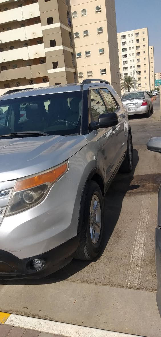 سلام عليكم ورحمة الله وبركاته اكسبلور 2012 بأسمي حادث بس الجاملغ الامامي بدون دواخل السعر 120 بيع او مراوس ***********
