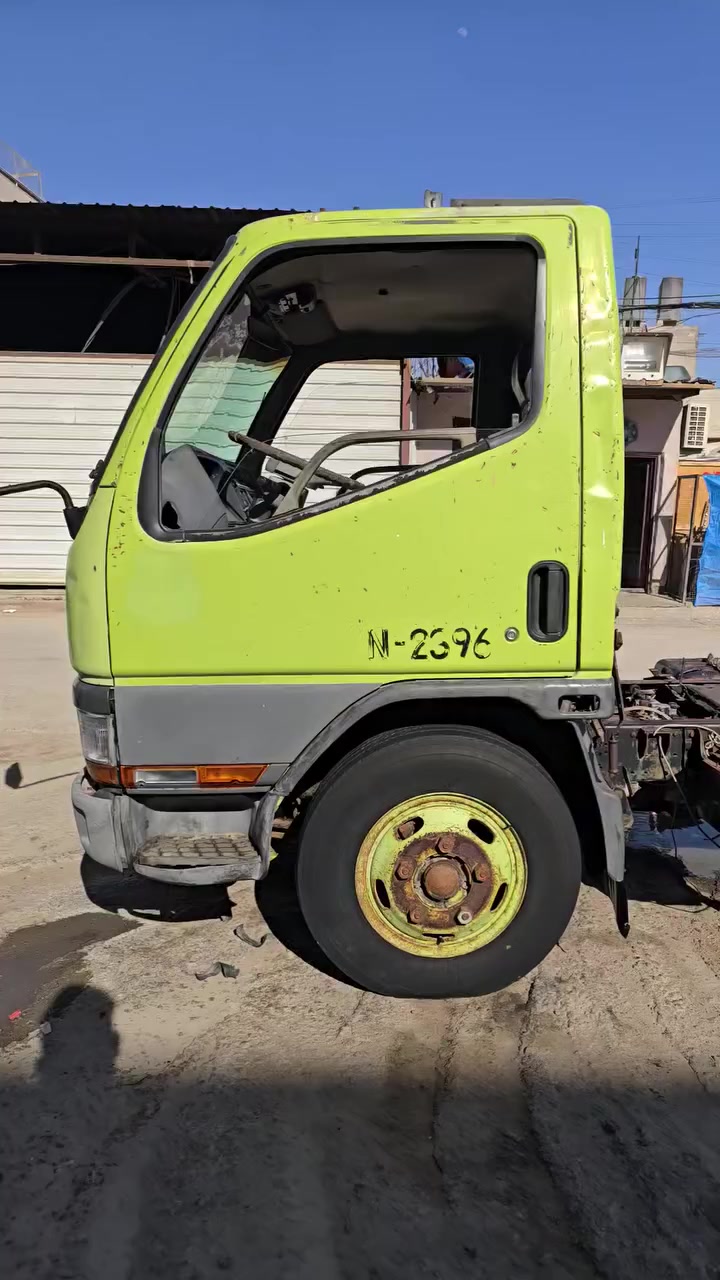 سلام عليكم متاح سياره كرين موديل 1995 الرقم بصره انشائيه بل سنويه كرين السياره نفس مواضيع بل تصوير نظافتها غير متواجد عل فيس رقم الهاتف ***********
