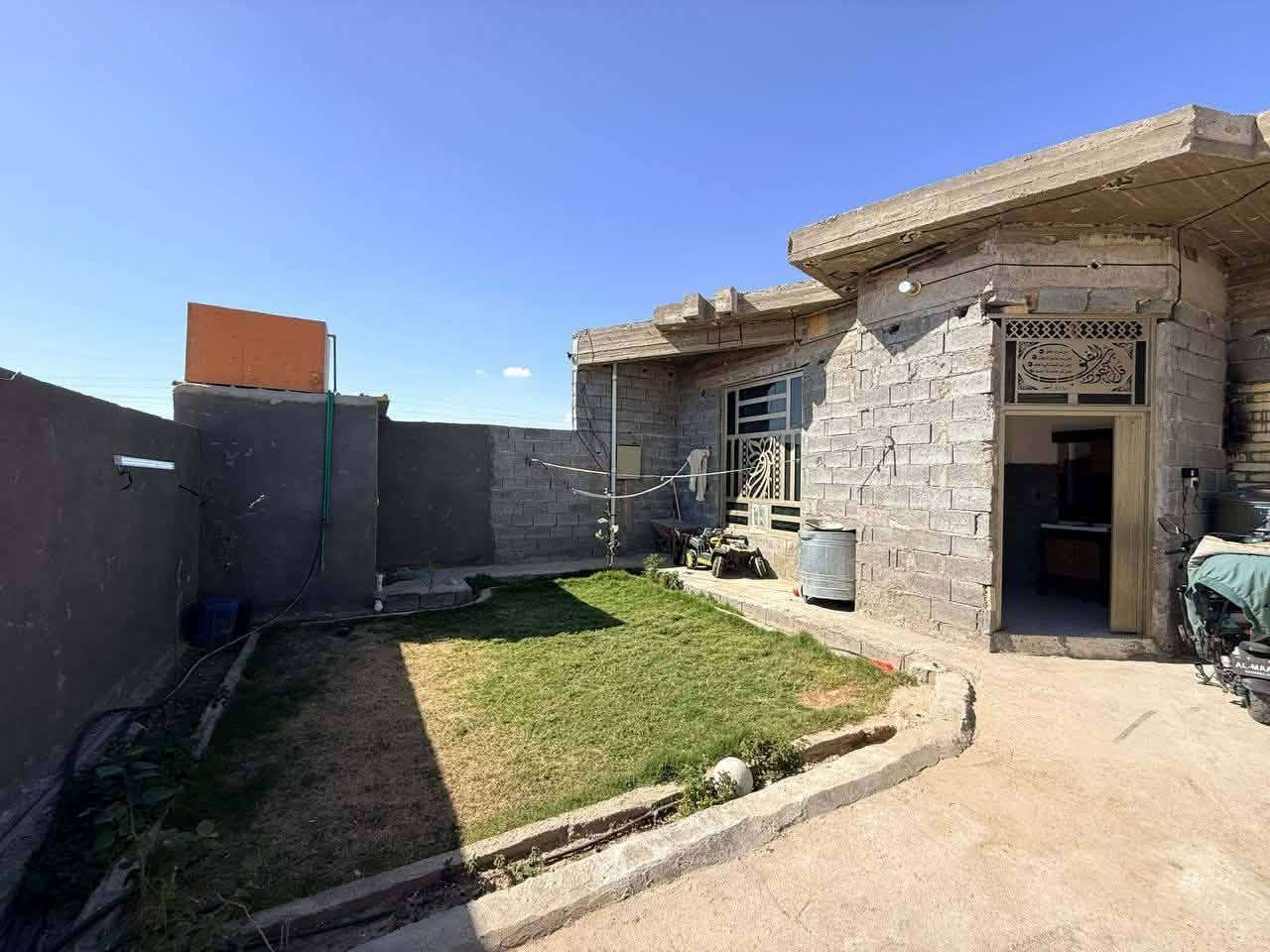 #السلام_عليكم 

🏡 للبيع فقط
📍 الـ 17 الف خلف 1000 حي المغرب 
📐 المساحة: 250
✨ 2 غرف نوم + استقبال + هول كبير
🚗 كراج يتسع لسيارتين
🌳 حديقة واسعة
🏠 بناء حديث وجاهز للسكن
وبقيه التفاصيل موضحه بالصور

📞 اللاستفسار:  
                      هـــ ***********

