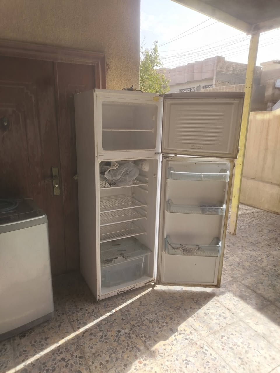 سلام عليكم ثلاجة بيكو  غساله اتوماتيك الجي 8كيلو السعر 125الثلاجه 125الغساله مكاني بغداد الغزاليه ***********
