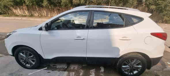 توكسان للبيع موديل2015مكفولة من الضربة والصبغ عدى صبغ بهلال الجاملغ مؤشر في الصورة السيارة باسمي مشروع وطني ماشية 126الف السعر158 وبيهة مجال وصور السونار مرفقة للاتصال ***********
