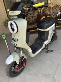 دراجه شحن للبيع نوع R9 الدراجه نضيفه كلش 5بطاريات استعمال الدراجه قليل...