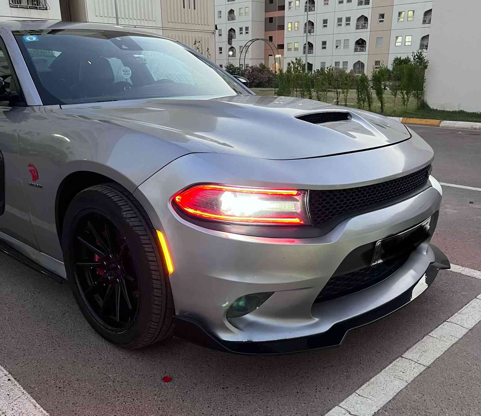 جارجر سكات باك 6400 2016
فول شكو مواصفات بلجارجر بيه مواصفات اعلى فئه ام الرادار وفتحه بالسقف كشنات جلد كنتاره شاشه بصمه 
شفتات ستيرن تدفئه بالستيرن 
كامره دواره
قطعتين تبريد
كشنات كهرباء وتدفئه بالكشنات
عليها لد متغير الالوان 
بردات 
فجوج برمبو 4 بستم 
تايرات رن رايس اصدار رياضي تخم جديد 
ادامه كامله للسياره دينار متصرف عليه 
منظومه غاز 80 لتر جديد مشدوده
***********
