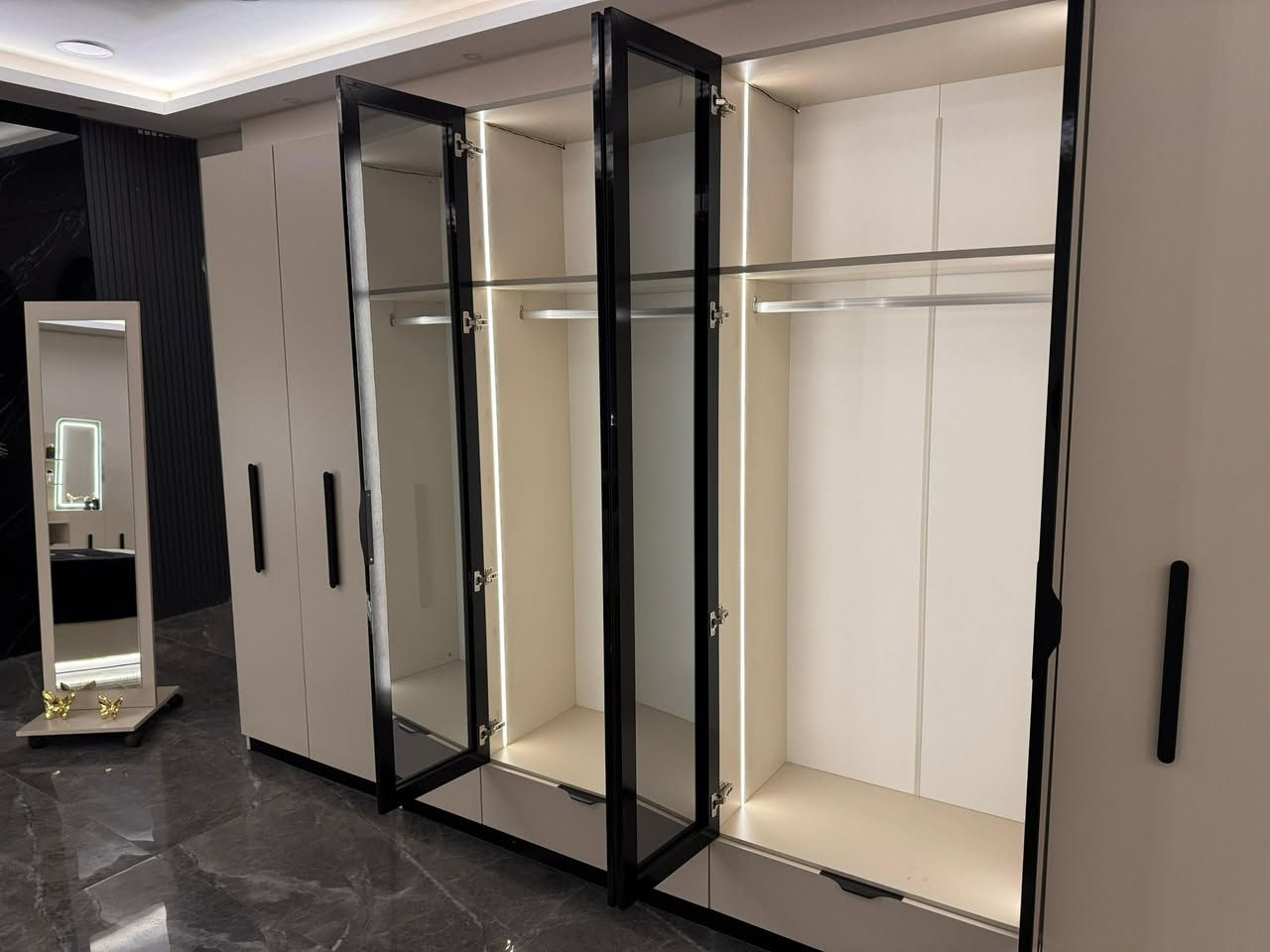 🔥 أحدث العروض المميزة 🔥

✨ موديل هوليدي – مودرن فاخر

🛋️ 10 قطع | كنتور مع ملحق 320 سم

✔️ أبواب كنتور هيدروليك
✔️ مجرات الغرفة هيدروليك (سلاسة وراحة بالاستخدام)
✔️ ضهر بلوك
✔️ برغي وچوي حديد – قوة وتحمل عالي
✔️ سرير مخزن – عملي ويوفر مساحة
✔️ شغل درجة أولى – جودة مضمونة

💎 تصميم عصري + تفاصيل فخمة تناسب أرقى الأذواق

📩 للحجز والاستفسار:
📱 *********** (واتساب متوفر)

🚚 توصيل داخل بغداد وجميع المحافظات

⚡ الكمية محدودة –
