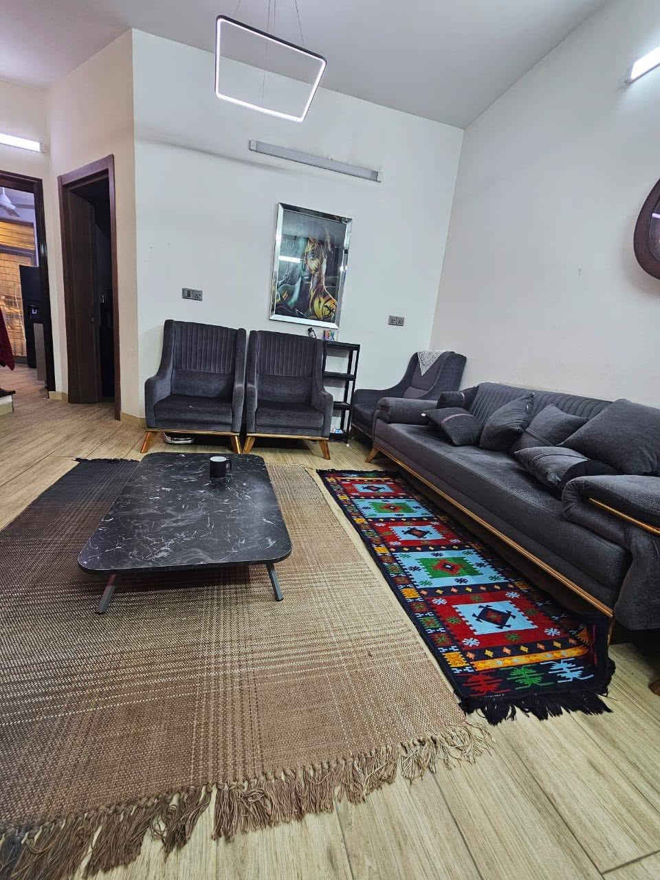 السلام عليكم بيت للبيع مساحه 150 متر
موقع : بلديات ضياء الحلفي مدخل بانزين خانه يحتوي البيت على 3 طوابق وسطح امامي خلفي 4 غرف نوم 4 صحيات واستقبال وصاله في طابق الارضي وصاله في طابق ثاني مطبخ وكراج البيت كامل لا يحتوي على اي نواقص لل استفسار 0775558651


**إذا كنت صاحب هذا الإعلان وتريد حذفه لأي سبب، رجاءا أرسل رسالة إلى الدعم الفني**