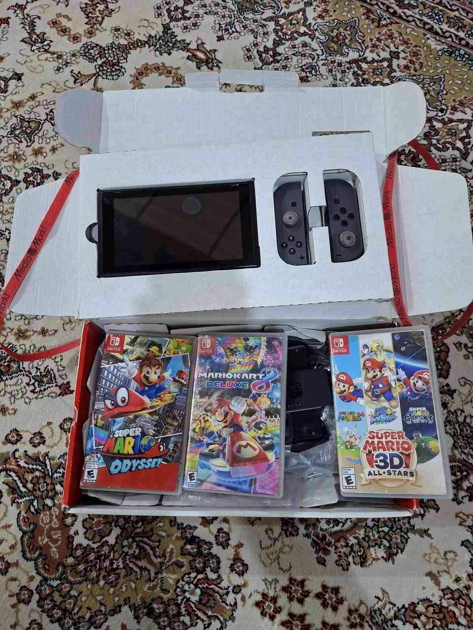 ٣٥٠ ألف 
نينتندو سويج


**إذا كنت صاحب هذا الإعلان وتريد حذفه لأي سبب، رجاءا أرسل رسالة إلى الدعم الفني**
