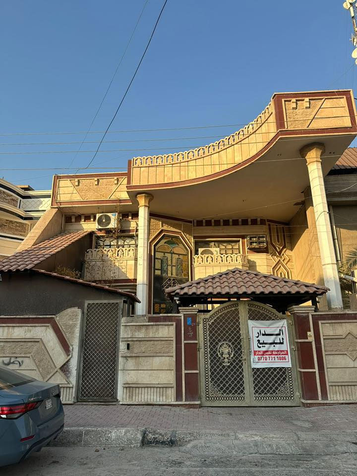 بيت للبيع في دور النفط خلف القمر المنير مساحه ٢٠٠ متر موقع ممتاز منطقه راقيه هادئة مرتبه حاليا داخلتها شركه تبليط وتاهيل  طابقين الطابق الثاني بيه درج خارجي  سعر مناسب للاستفسار ***********
