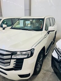 لاندكروزر 2022 GXR توين تيربو  ساس باب وال  رقم بغداد بأسمي  تطبيق سبع...