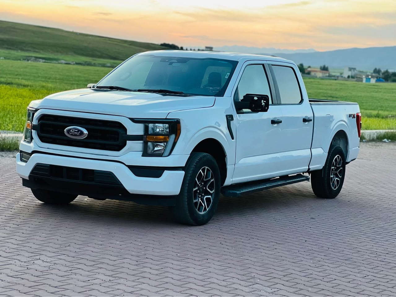 Ford F 150

موديل : 2023

صبغ :- جامالغ + شبر بونيد سیارة بدون دواخل 

سعر : ($220)

1FTEW1CP2PKD05551 : رقم شاصي

كورك + وتسئاب :- *********** أربيل, العراق
