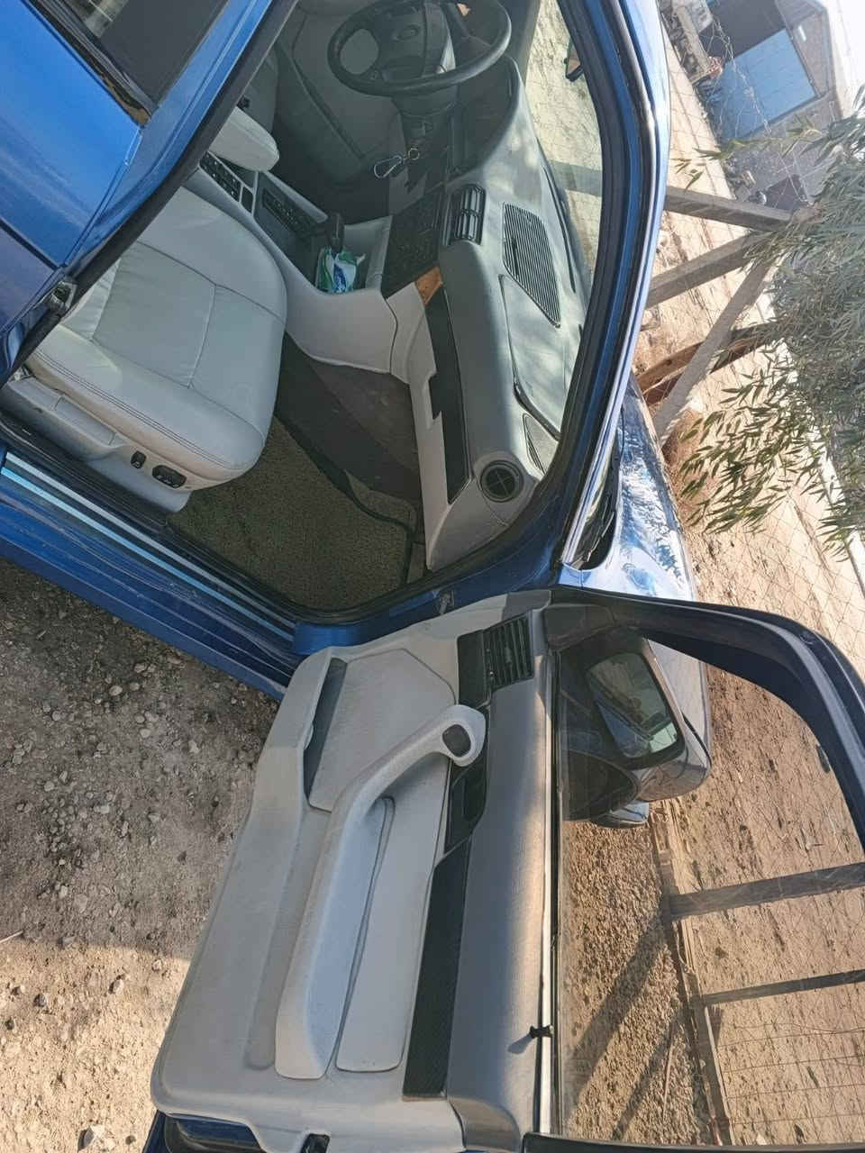 السلام عليكم للبيع525مسكر موديل 1991 سياره جاهزة من كلشي السياره حلوه مصبوغه جديد جماليه  السعر 55وبيها مجال بسيط مكاني بابل القاسم.***********
