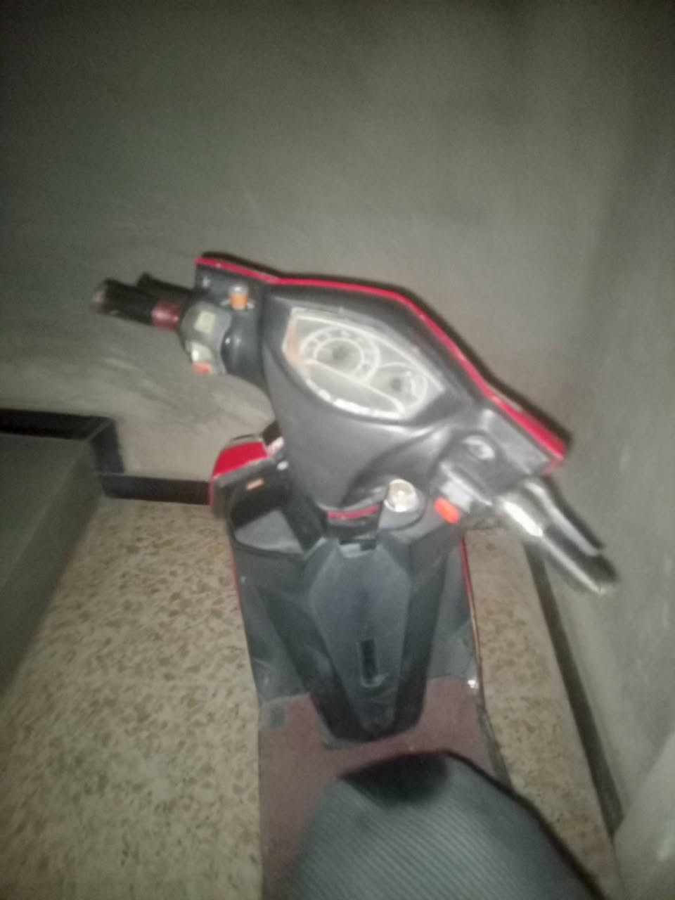 سلام عليكم دراجه سكنس للمراوس فقط بشحن الدراجه بيه  تبخير قليل موهواي وقبغ مال ماصده وكهربائيات شلع شغاله لايت زنون عالي ناصي هورن شغال بس الكتف مال سلف طسه متحس بيه هندر واحد شرط بيدك الدراجه تشتغل شلعه ومعدل سواداته تخبل بيع ما ابيع مراوس فقط بشحن


**إذا كنت صاحب هذا الإعلان وتريد حذفه لأي سبب، رجاءا أرسل رسالة إلى الدعم الفني**