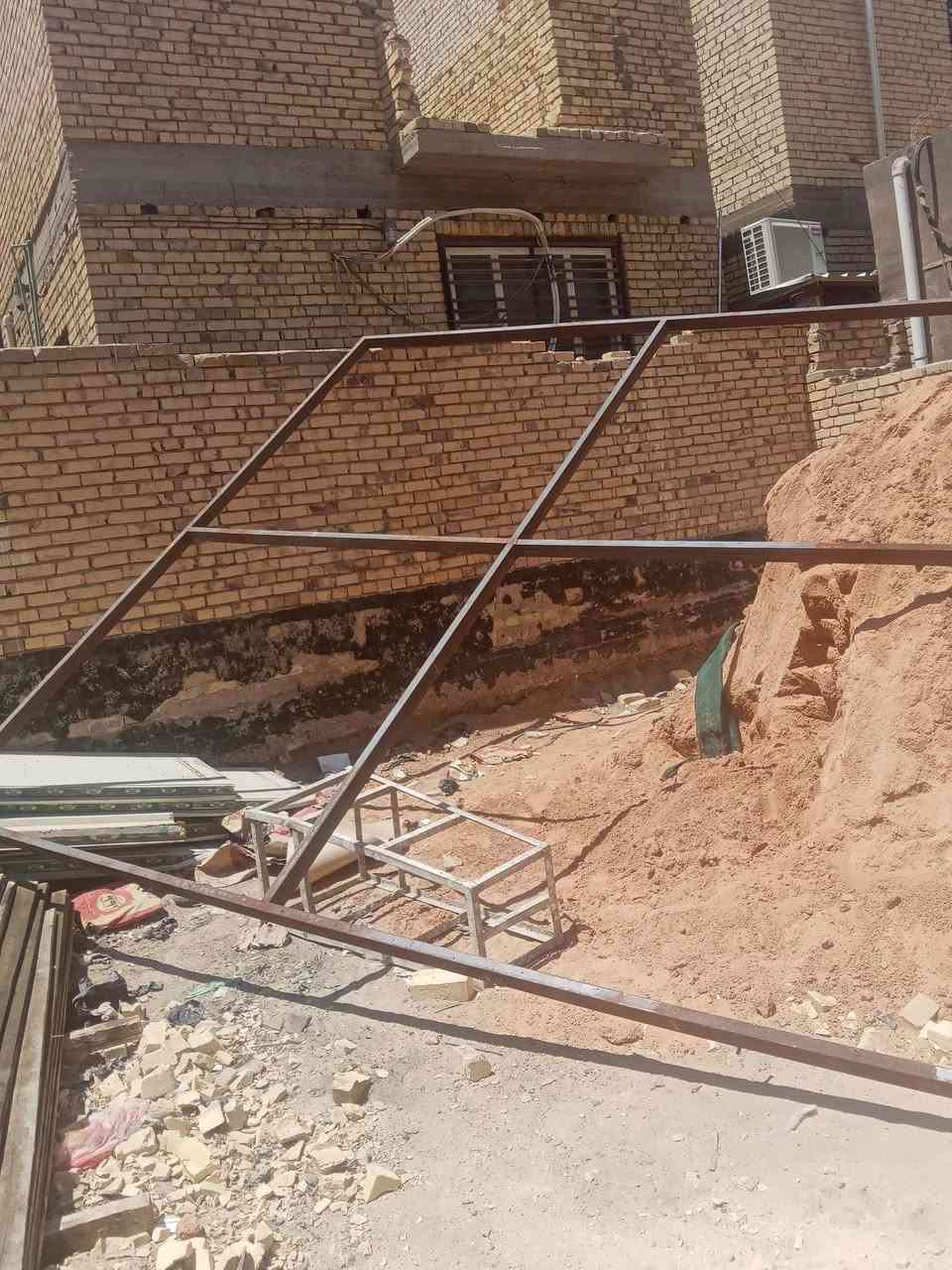 سلام عليك سندويج نوع ثقيل البيع عدهن 8 طولالوحده4متر والمربع مالتهآ جاهز طواله8+4 يعني سقيفه كامله التواصل ***********
