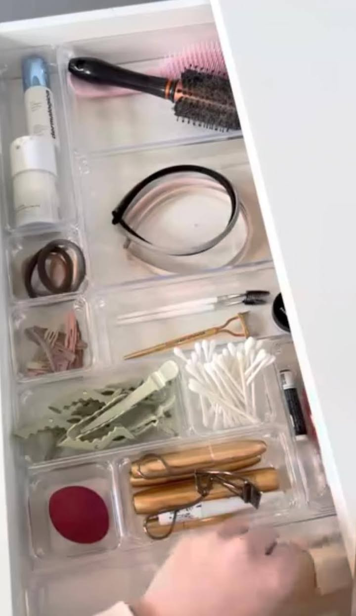 منظم ادراج اكرالك اصلي 
متوفر ٤ قطع القطعه 8000
والتوصيل مجاني لباب البيت 

لتواصل ***********
***********
