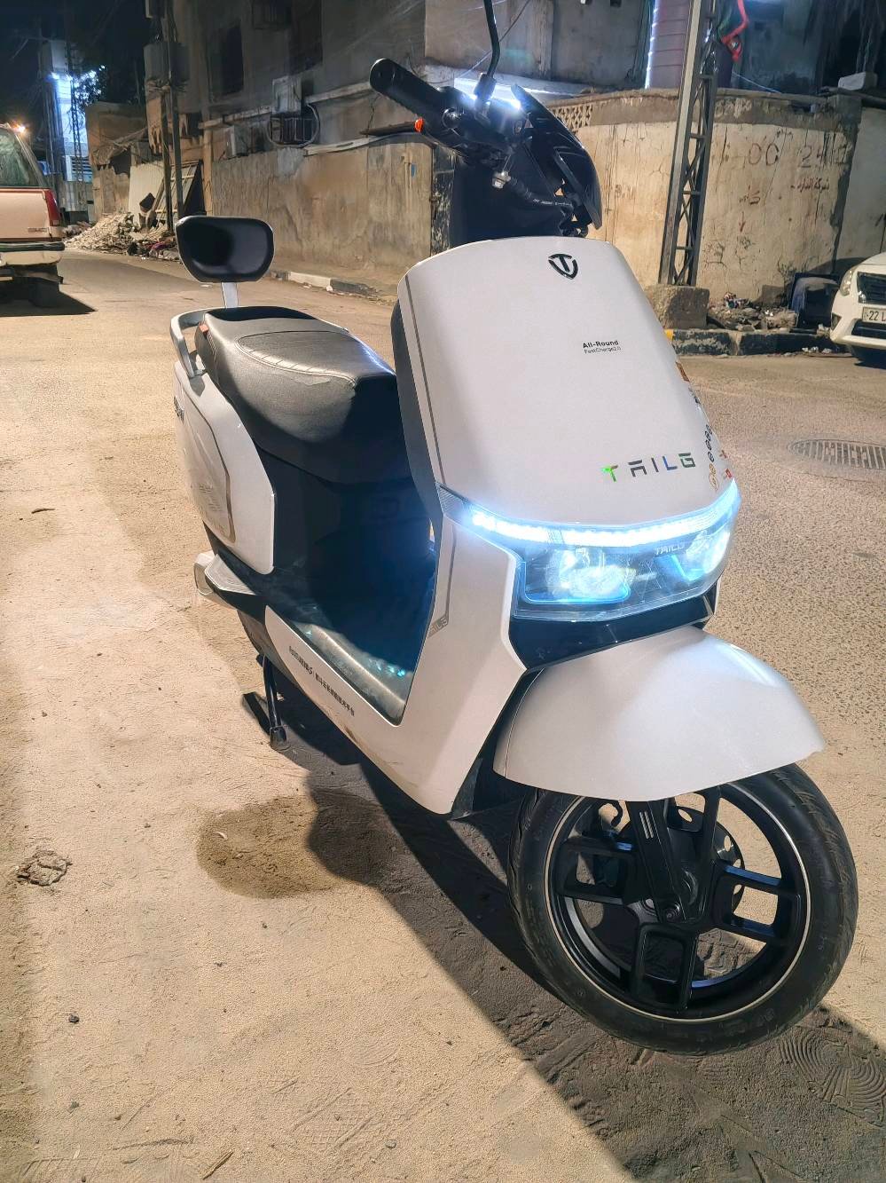 دراجة تايلج  للبيع في البصرة 2026
فوول مواصفات  
⚫️6 بطاريات 32 امبير  نوعية كرافين
⚫️ تمشي بالشحنة 50  كيلو تقريبا أو أكثر حسب السرعة
⚫️ الكشن طبي 
⚫️ ضد الماء 
⚫️شاشة ديجتال 
⚫️ نضام 3 سرع 
 تشغيل بصمه  وسويجين وكارت
⚫️ كهربائيات كلهن شغالة  
لايت زنون عالي وناصي وبگ لايت 
هورن عالي وأشاير يمنى ويسرى 
⚫️ نضام ال P توقف الدراجة  
⚫️ نضام مثبت السرعة 
⚫️ الملف 2000 w حقيقي 
⚫️ نضام حساسات جانبية وخلفية 
مانع للسرقة 
⚫️ صندوق كبير داخلي
⚫️ غراضهة شاحنة و مرايات
🔴السعر :  800 وبيه مجال 

العنوان : البصرة : الامن الداخلي

الرقم : ***********