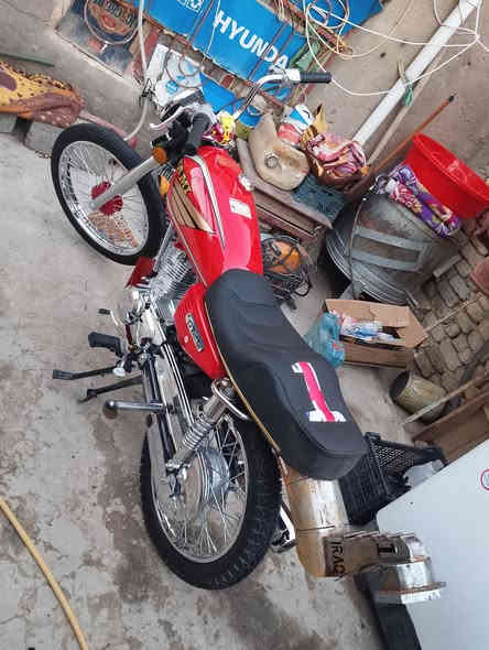 سلام عليكم دراجه للبيع صاله 15 يوم من تعمرت مابيه اي نقص شاصي برفاز وراق صولي سعر خاص رقمي ***********
