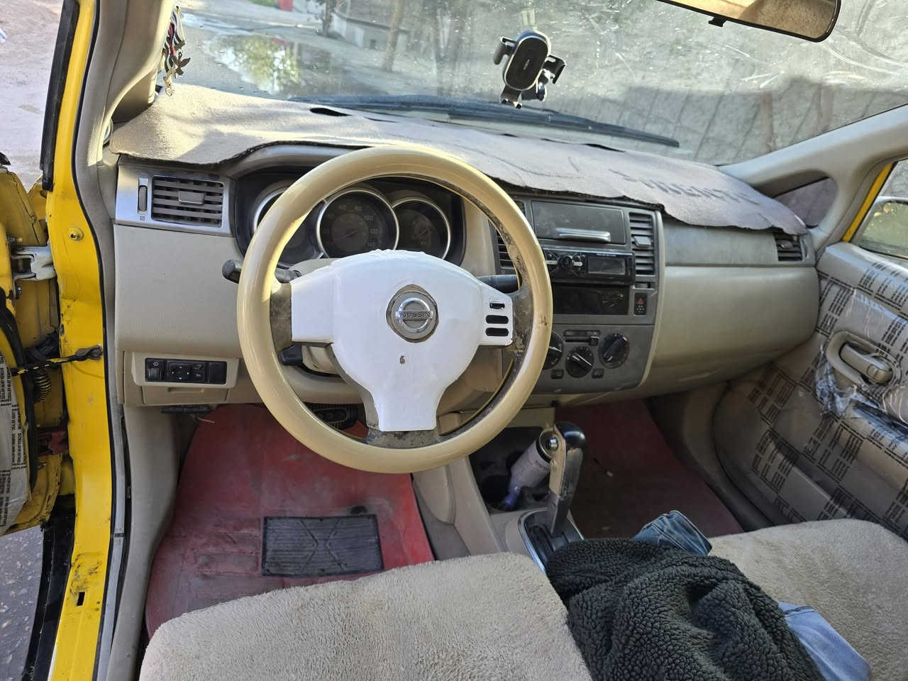 من رخصة صاحب الكروب المحترم عندي نيسان فيرسا موديل ٢٠٠٨ رقم نجف مالكه نجف مكاني بابل رقم الدولي مكينه جديده كير بيه تأخيره بس الصبح  سعره ٤٥ رقم الهاتف ***********
