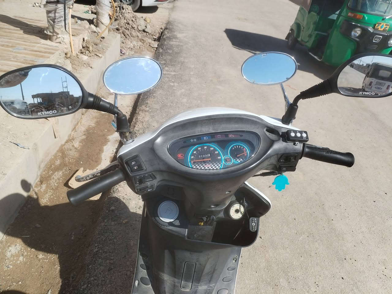 السلام عليكم دراجه كامكو موديل ٢٠١٧ ام الكامره مكفوله كفاله عامه مكينه وكفرات فول مواصفات طلاعات بك لايت كرستال لايت زنون اشاير لد دراجه جديده وجاهزه ماشيه ٢٢ الف الاستفسار اتصل على الرقم ***********
