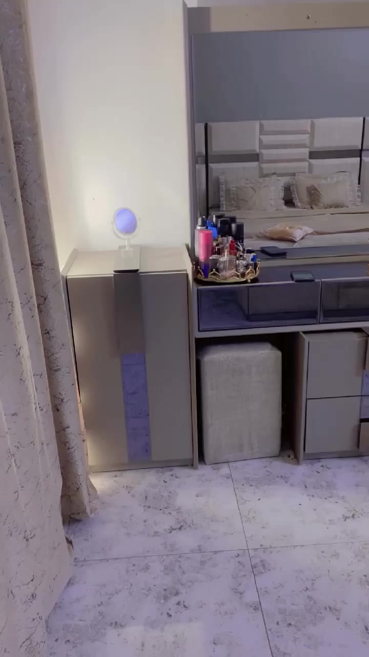 السلام عليكم غرفه كنتور زاويه للبيع نضيفه كلش وضخمه عدد قطع ١٠  مبينه نضافتها بلفديوات صار سنه وكم شهر من اخذتها


**إذا كنت صاحب هذا الإعلان وتريد حذفه لأي سبب، رجاءا أرسل رسالة إلى الدعم الفني**