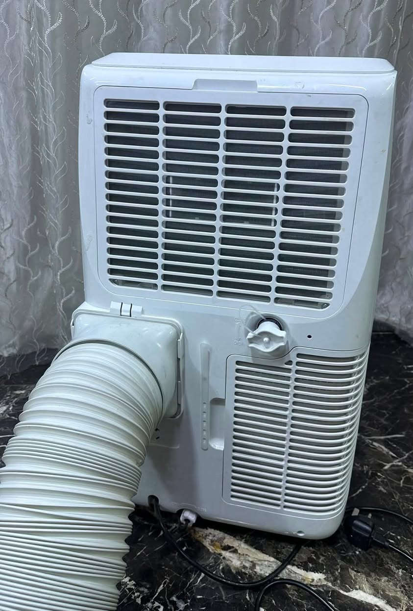 ️ سبلت داخلي متنقل ماركة TCL حجم 1 طن (تدفئة / تبريد) 12000 BTU ❄️
ستعمال كلش قليل. السعر 270 الف وبي مجال 
حجز. وتساب ***********
الحل المثالي للمواقع التي تخلو من منفذ خارجي، بتصميم عملي وأداء قوي يوفر لك الراحة طوال السنة.

✅ تبريد وتدفئة بكفاءة عالية
✅ سهل النقل من غرفة إلى أخرى
✅ تشغيل هادئ واستهلاك اقتصادي للطاقة
✅ مناسب للشقق والمكاتب والمحلات
✅ تركيب بسيط دون الحاجة إلى وحدة خارجية

استمتع بأجواء مثالية صيفاً وشتاءً مع جودة TCL الموثوقة.
