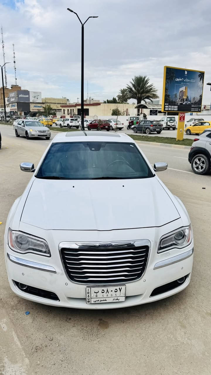 اوباما 2011 فئة C بلاتينيوم هيمي 5700cc
داخلة كلين تايتل السيارة وهنا بالعراق صار بيها كم مكان بارد و PDR صغار جداً والسونار مرفق مع الصور
ماشية 127 ميل
المواصفات فول للأخير 
شنو بالك بيها 
برده خلفيه 
سيستم صوت الباين 
بانوراما
تشغيل عن بعد
كشنات امامية تدفئة وتبريد
كشنات خلفية تدفئة
تحكمات ستيرن
مرايا جانبية هيتر
مرايا قلاب
تبريد قطعتين
كشنات خزن
ستيرن كهرباء
ستيرن تدفئة
وباقي مواصفات فئة C المعروفة
رقم بغداد 
تحويل ثاني يوم

مكان السيارة الحلة / القاسم 

***********
