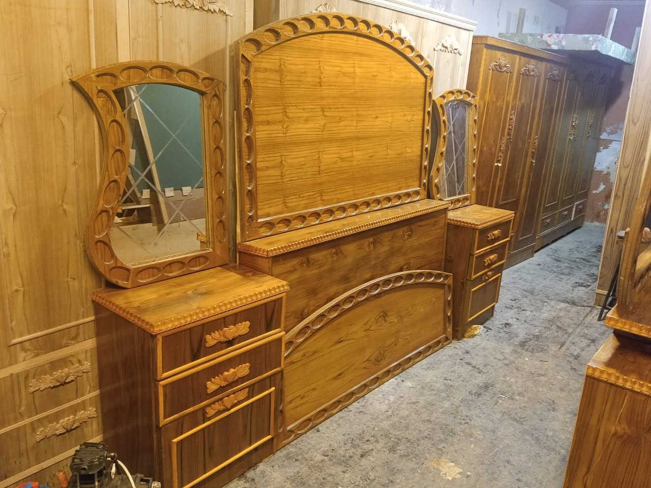 غرفة خمس ابواب ملحق فصال تركي شغل عراقي صاج خمسه ملم دوشمة حسب الطلب
السعر 900
آلَفُخِآمًةّ لَلَآثًآثً آلَرَآقَيّ
              للطلب و الاستفسار /***********
                        /***********
الموصل القادسية  بعد خروج من محطة ايلاف
