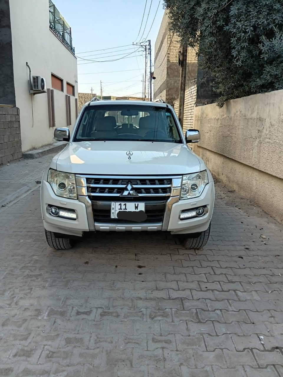 السلام عليكم  باجيرو موديل 2015 حبتور محرك 6 سلندر 3500  مكفوله من الضربه والصبغ سونار منشور فتحة كشنات جلد كشنات كهرباء ٧راكب دمام خلفي ٣قطع تبريد مري شفط حساس خلفي
دفع رباعي باقي المواصفات معروفه 
 تخم تايرمع صدر خلفي امامي جديد رقم بغداد بسمي جديد السعر ١٦٩ اوبيها مجال بسيط 
***********
