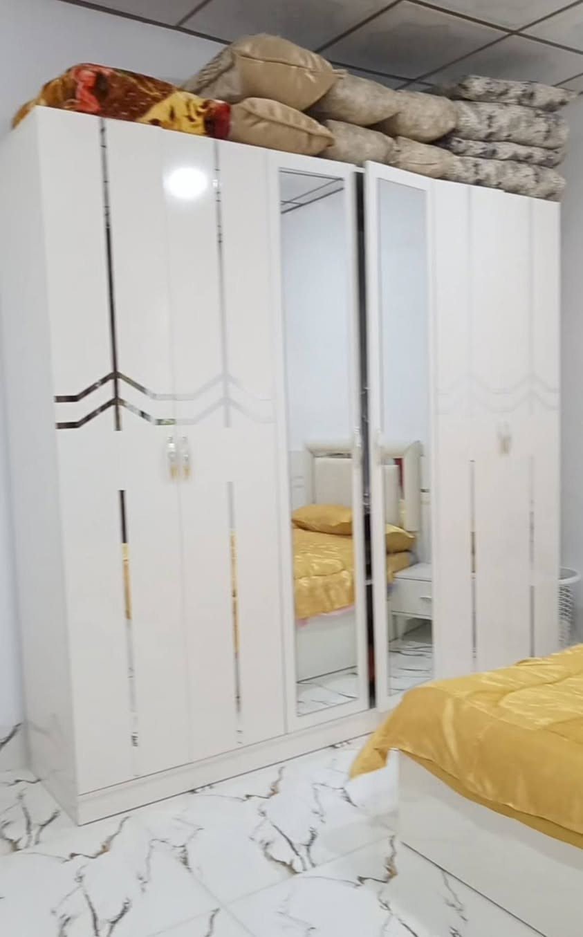 سلام عليكم ورحمة غرفه اخشاب مستعمل اقل السنه للبيع مع الدوشگ اصلي اخو الجديد ٤٥٠ ألف وبي مجال شراي اتصل  ***********
