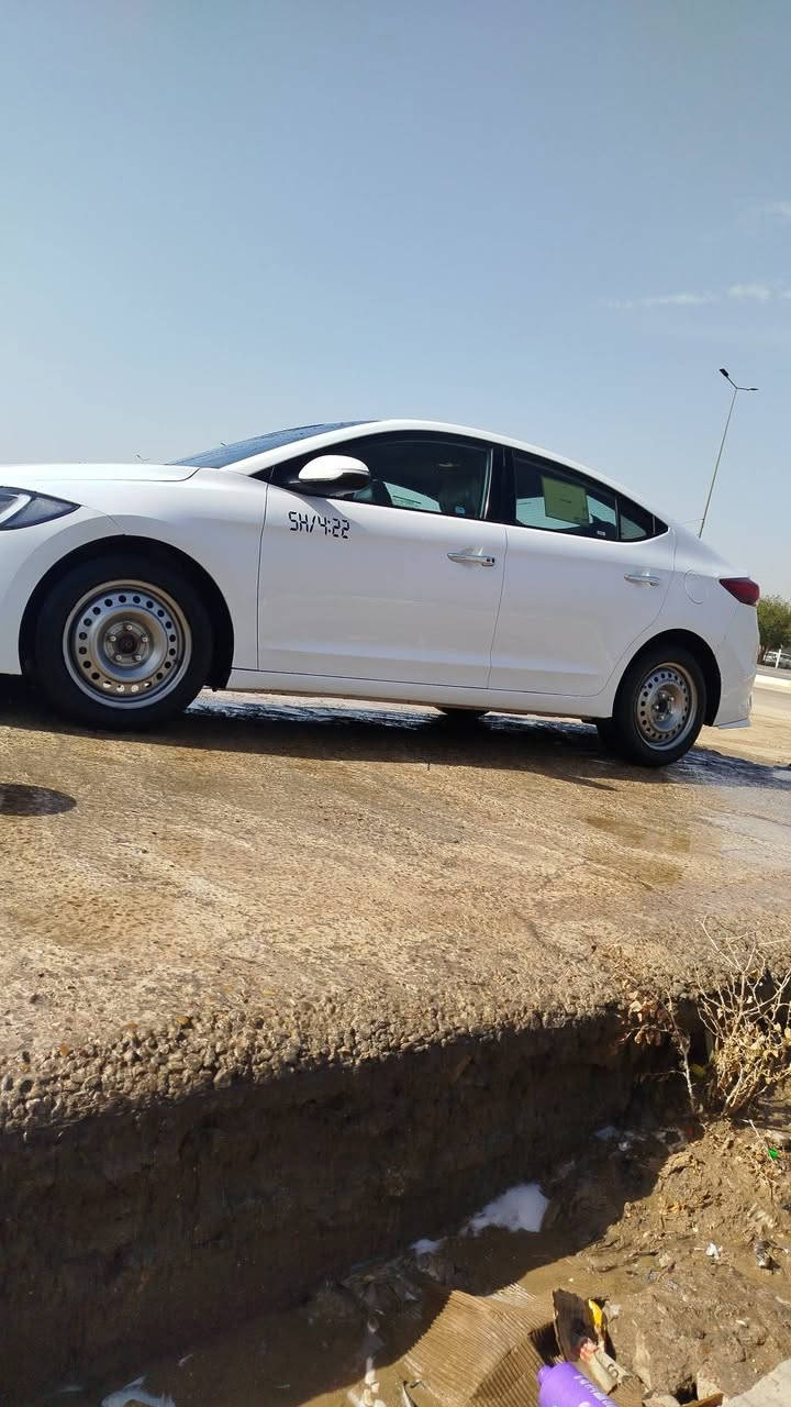 سلام عليكم النترا موديل 19 خليجي مكفوله رقم بغداد انكليزي مكينه 2000 دوش بيه بارد  بصيط سياره جاهزه ونضيفه السعر 155 وبيه مجال مكان السياره كربلاء ***********
