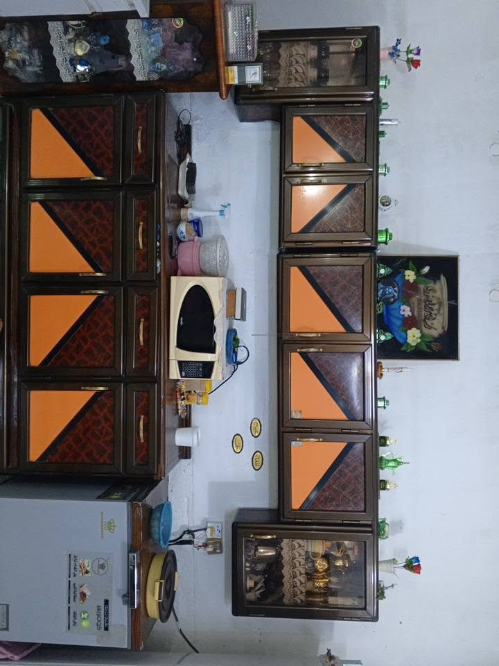 بيت للبيع شهداء النفط قرب ساحة الدكسن مساحة ١٠٠م طابقين الطابق الاول استقبال  طول ٨ ونص عرض ٤ +صالة +مطبخ حار +غرفة نوم ٥*٤+خدمات الطابق الثاني ثلاث غرف اثنين كبار ٥*٤ واحدة صغيرة سعر ١٧٥ الاستفسار ***********
