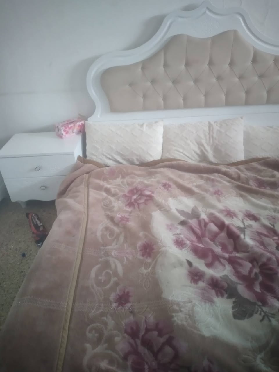 غرفه تركيه بيضه للبيع سعرها 300 وخمسين بيها مجال ***********
