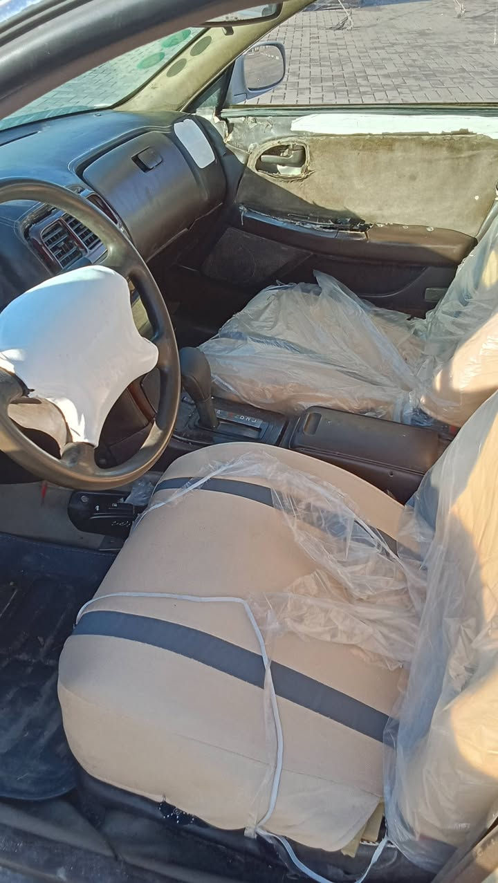 السلام عليكم سيارة شيزر  للبيع الموديل 1996 سيارة مكفولة من الكص والنقل والعيب  ضربة مابيها مكينه  ثنين ونص  كير كايم  سنويه منتهيه  رقم بغداد      دواخل جدد السعر 40 وبيه مجال  ومكاني بصرة وللاستفسار على الرقم ‏‪0788 578 3078‬‏
